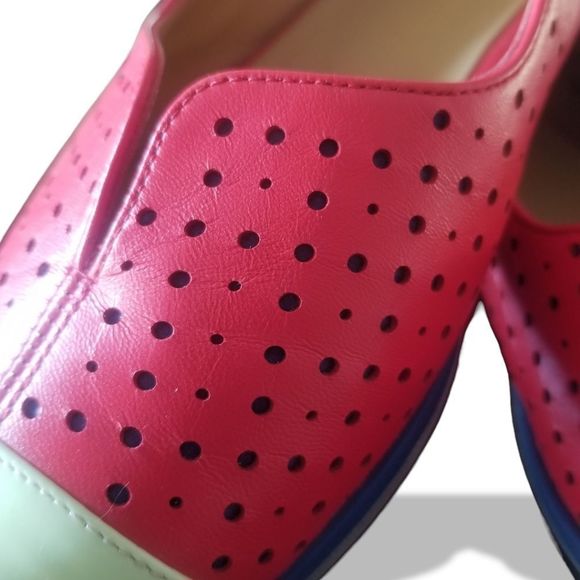 John Fluevog Retired 'Basement Sue' Red Perforated Flats Off White Toe Cap sz 8 - Picture 5 of 14
